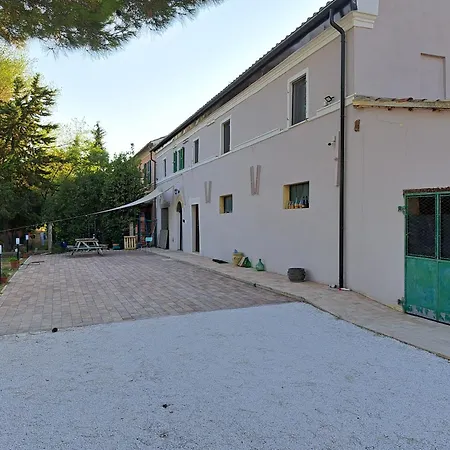 ホームステイ Antico Casale Agugliano